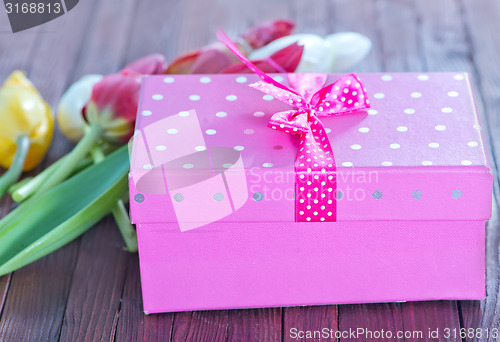 Image of box for present