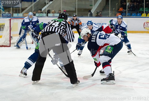 Image of Milan Bartovic (61) on faceoff