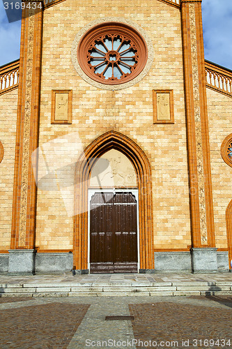 Image of villa cortese    sunny   rose window