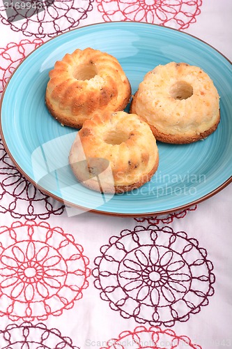 Image of cheese cake on blue plate