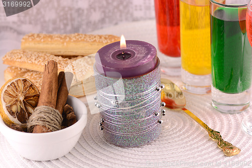 Image of candles, cake and cinnamon