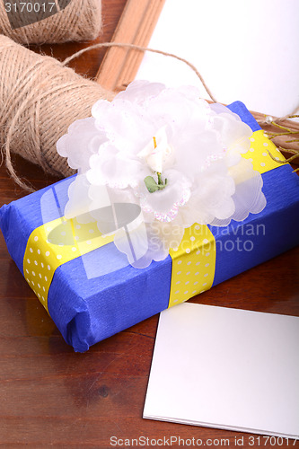 Image of gift box with flowers