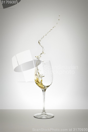 Image of white wine splash