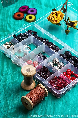 Image of box with beads and thread 