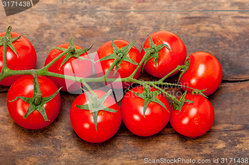 Image of fresh cherry tomatoes on a cluster