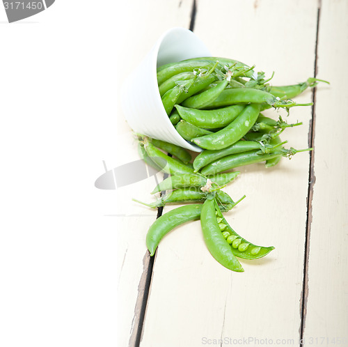 Image of hearthy fresh green peas 