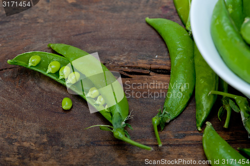 Image of hearthy fresh green peas 