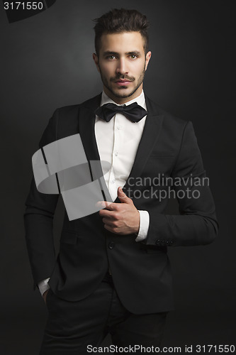 Image of Latin man wearing a tuxedo