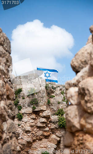 Image of Israeli flag over Kakun castle ruins