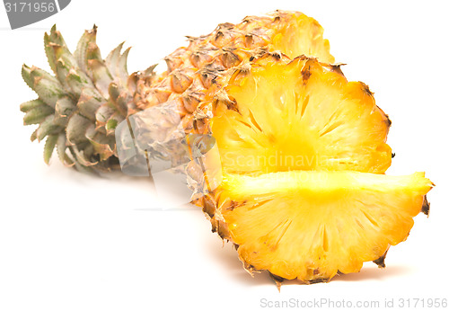 Image of ripe pineapple