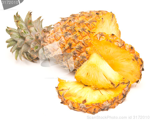 Image of ripe pineapple