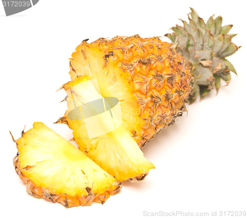 Image of ripe pineapple