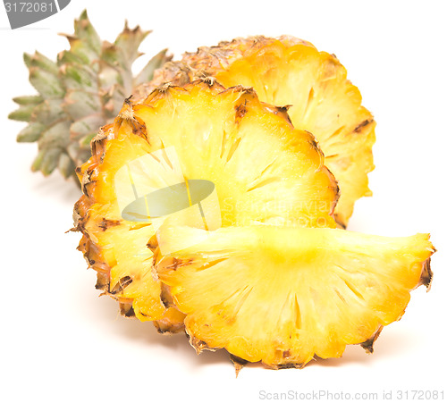 Image of ripe pineapple