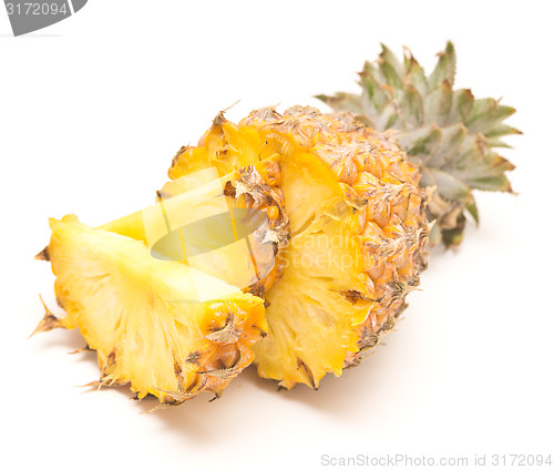 Image of ripe pineapple