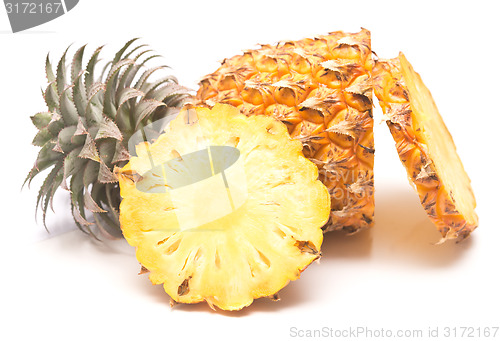 Image of ripe pineapple