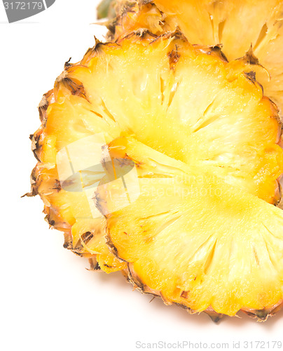 Image of ripe pineapple