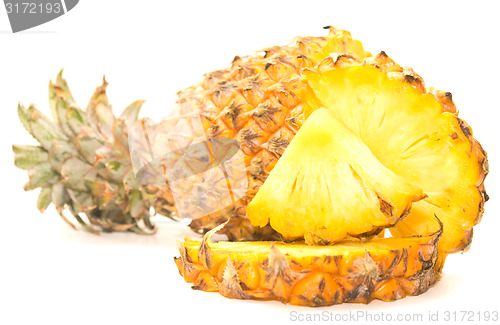 Image of ripe pineapple