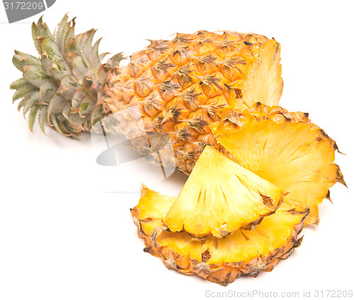 Image of ripe pineapple