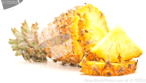 Image of ripe pineapple