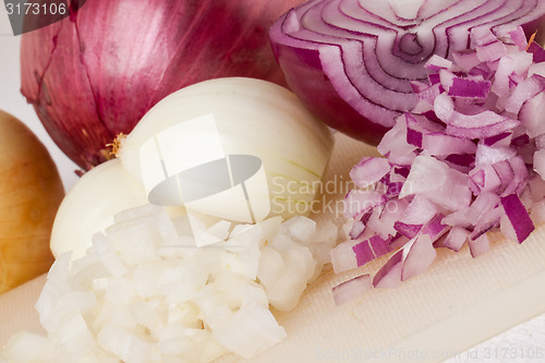 Image of Whole, peeled and diced brown onion