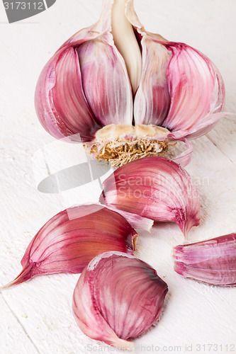 Image of Fresh garlic bulb with loose cloves