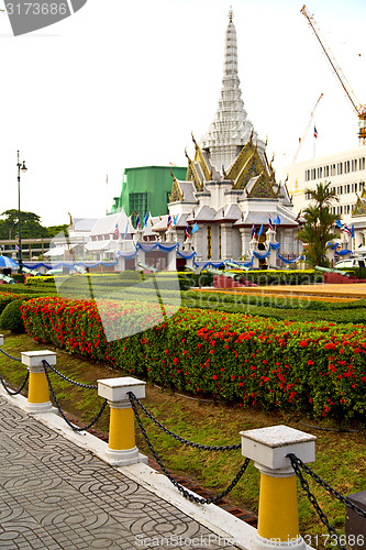 Image of gold    temple   in   bangkok  thailand chain