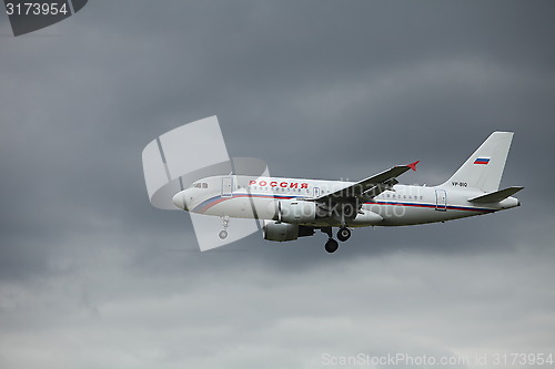 Image of airliner flight in the sky