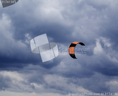 Image of Power kite and gray sky