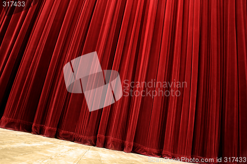 Image of closed curtain