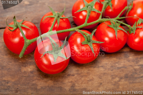 Image of fresh cherry tomatoes on a cluster