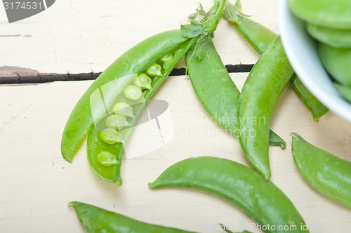Image of hearthy fresh green peas 