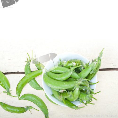 Image of hearthy fresh green peas 
