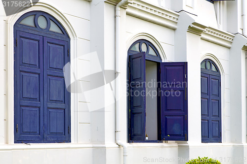 Image of window   gold    temple   blue white water pipe