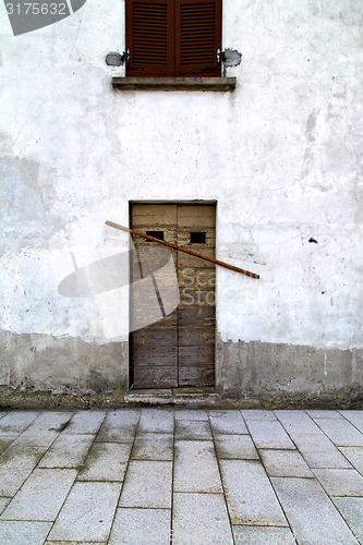 Image of brown       in  the milano old    closed brick terrace