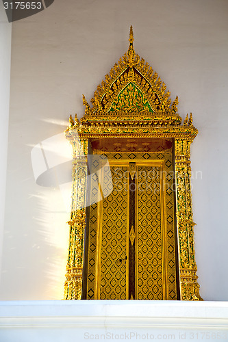 Image of window   in  gold    temple    bangkok  door