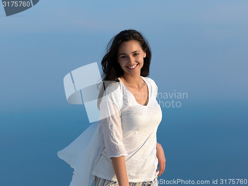 Image of young woman enjoy sunset