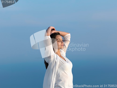 Image of young woman enjoy sunset