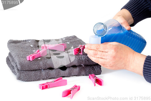Image of Applying fabric softener