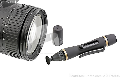 Image of Cleaning kit and lens.