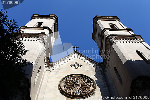 Image of cross on the pediment the Basilica