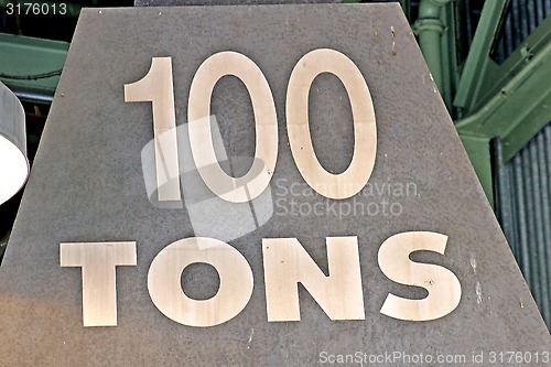 Image of 100 Tons