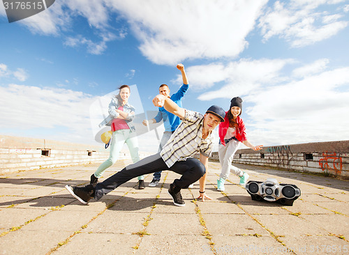 Image of group of teenagers dancing