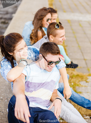 Image of group of smiling teenagers hanging out