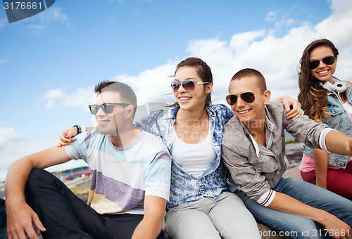 Image of group of teenagers hanging out