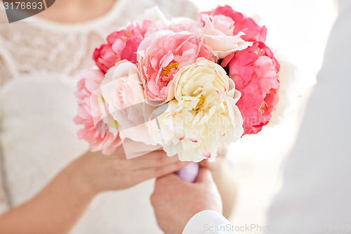 Image of close up of happy lesbian couple with flowers