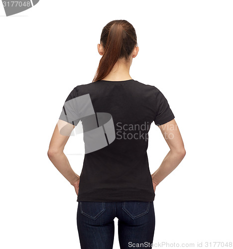 Image of woman in blank black t-shirt