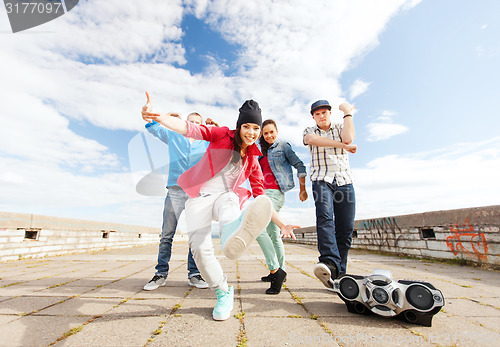 Image of group of teenagers dancing