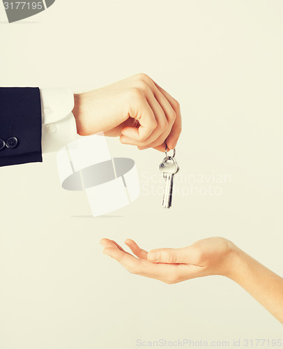 Image of man and woman with house keys