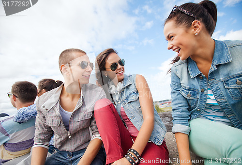 Image of group of teenagers hanging out