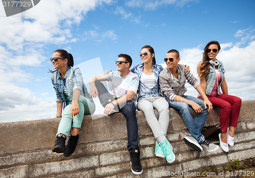 Image of group of teenagers hanging out